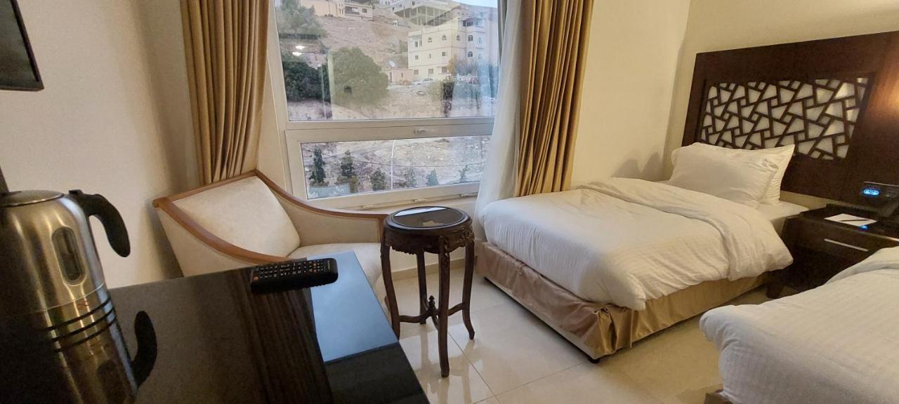 Petra Elite Hotel Wadi Musa Esterno foto